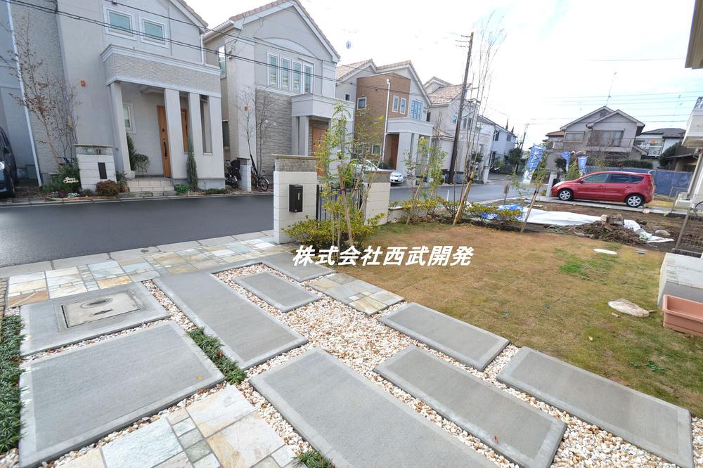 Parking lot. 25 Building