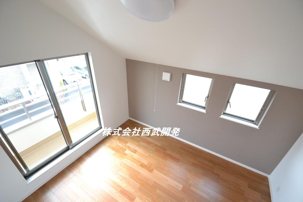 Non-living room. 25 Building