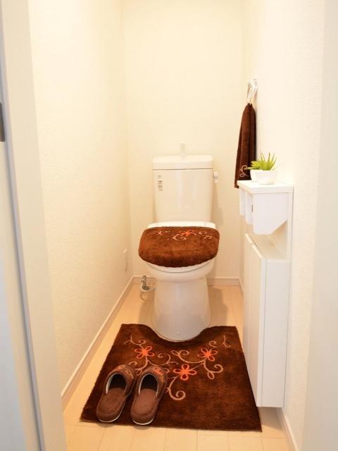 Toilet. Building 2 toilet (December 2013) Shooting