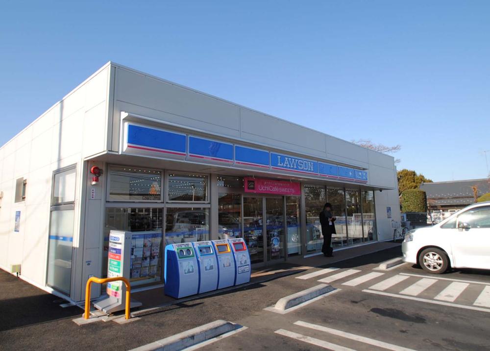 Convenience store. 440m to Lawson