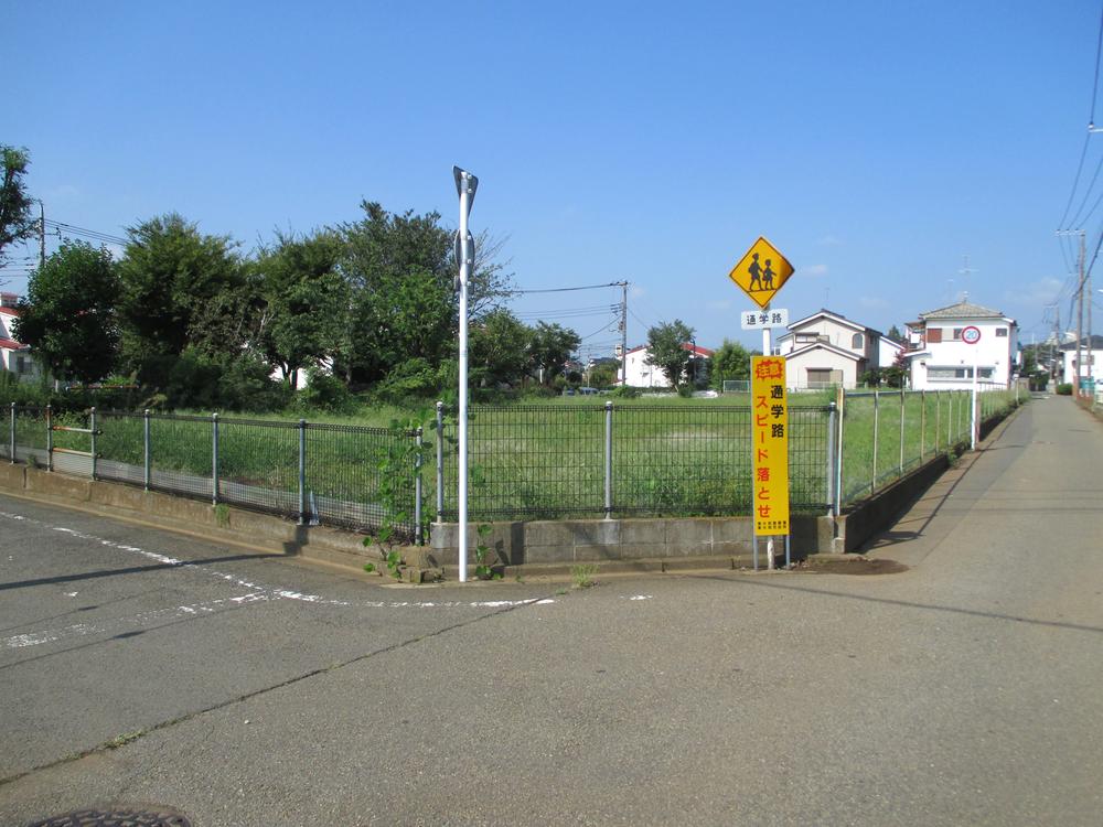 Local photos, including front road. Local (September 2013) shooting northeast side of the shooting No. 1 place (planned site)