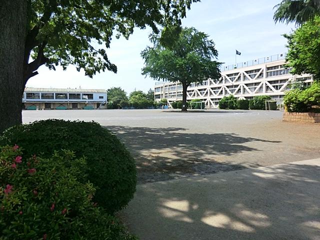 Primary school. Higashiyamato stand up to the first elementary school 564m