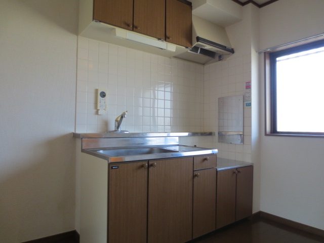Kitchen. The kitchen is I will Hakadori also everyday cooking gas stove correspondence