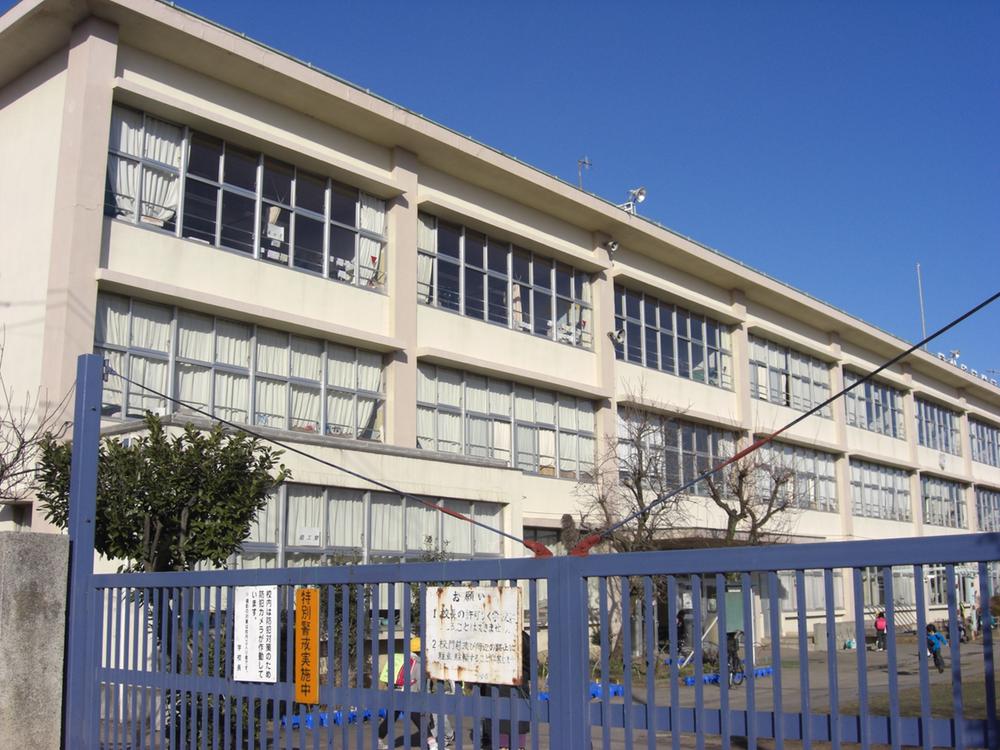 Primary school. Higashiyamato Municipal fourth to elementary school 606m