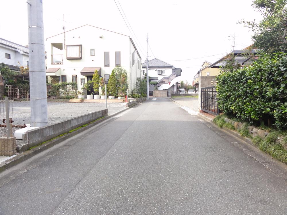 Local photos, including front road. Front road 4M public road (west direction) ■ Co., the housing market ■