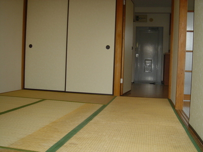 Living and room. Japanese-style room (Omotegae ago)