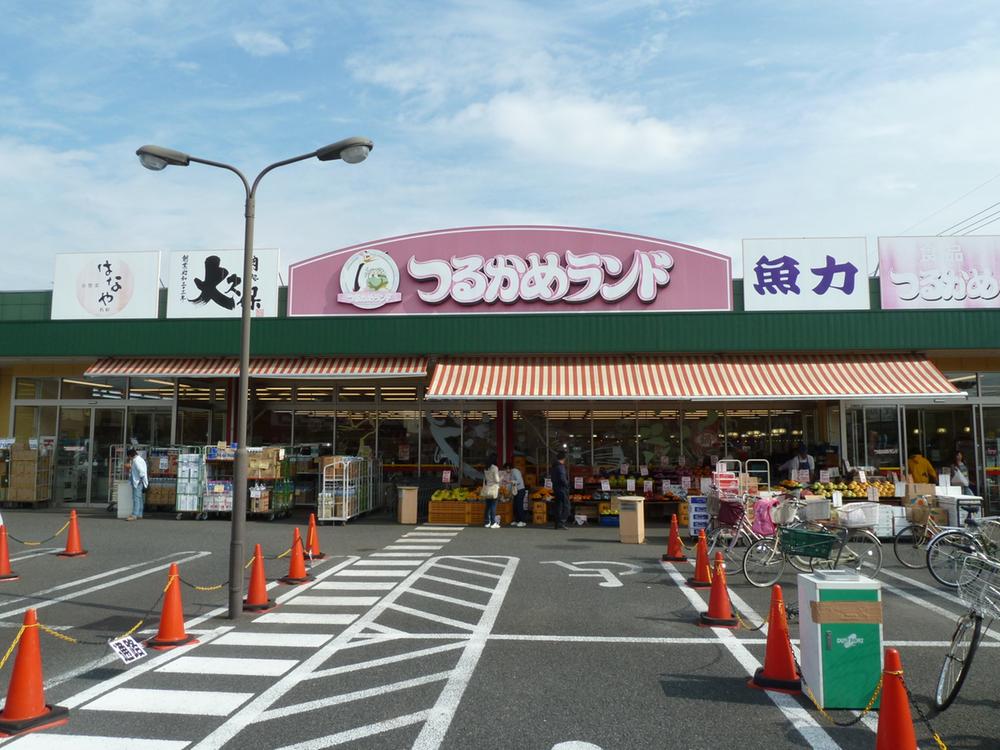 Supermarket. Tsurukame 290m to land Higashiyamato shop