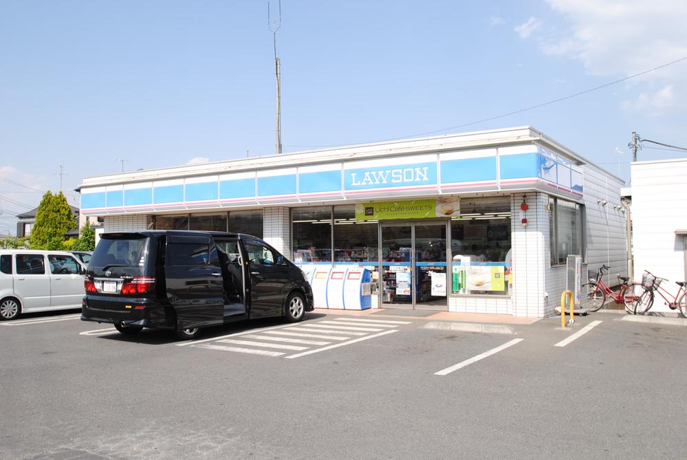 Convenience store. 290m to Lawson