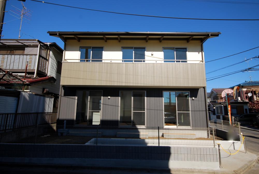 Local appearance photo. Local (11 May 2013) Shooting