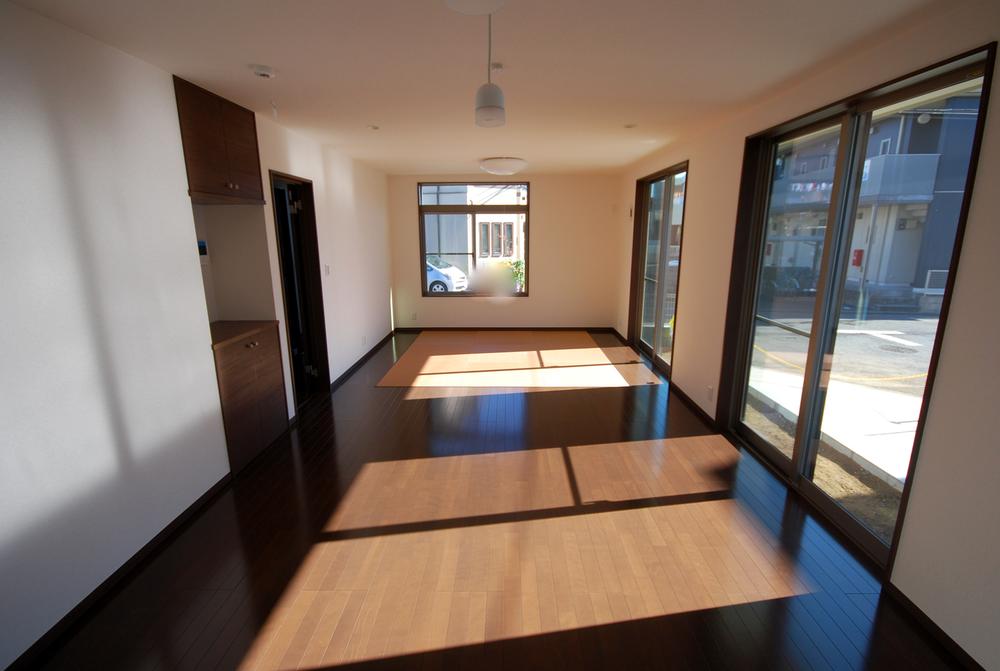 Living. Local (11 May 2013) Shooting