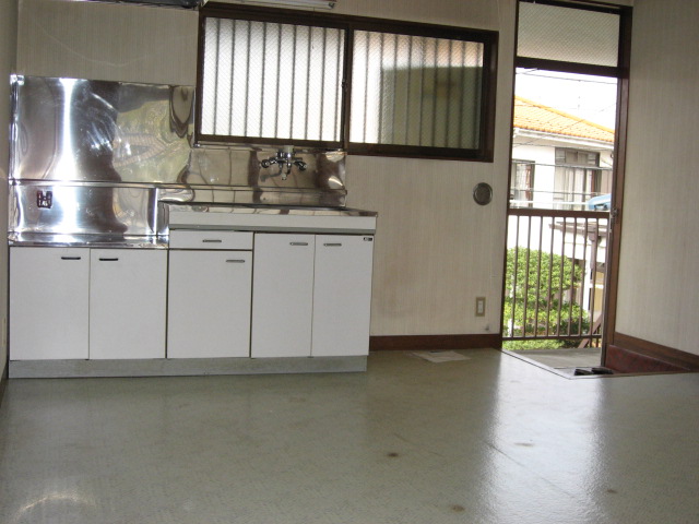 Kitchen. Spacious dining kitchen!