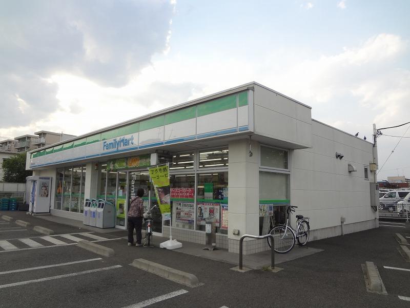 Convenience store. FamilyMart Higashiyamato Kamikitadai store up (convenience store) 1226m