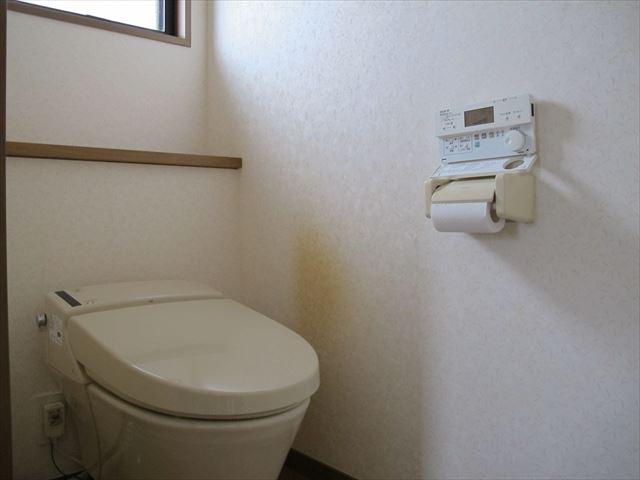 Toilet. It is the second floor of the toilet of the residential.