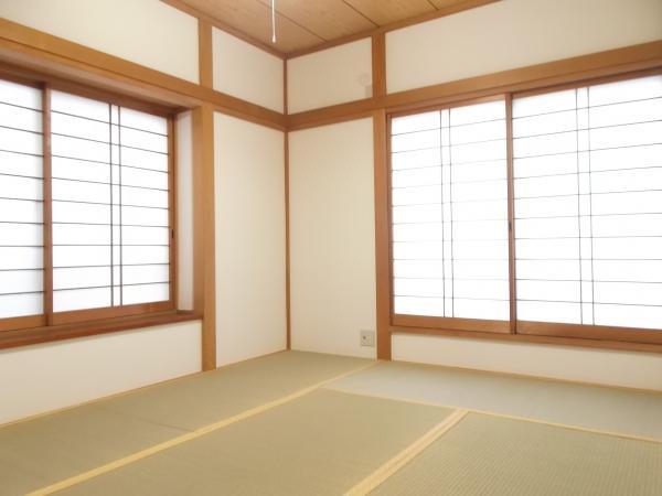 Non-living room. Second floor 6 tatami, Bright Japanese-style room on the south-facing. Tatami mat replacement, Sliding door ・ Sliding door already modified paste.