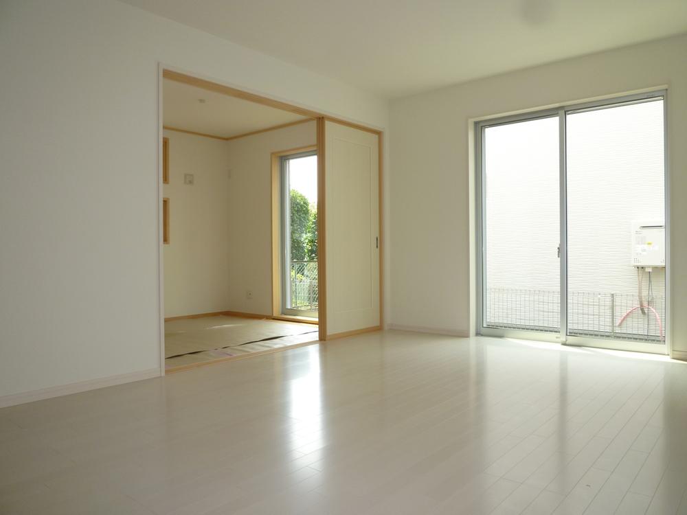 Same specifications photos (living). Same specifications