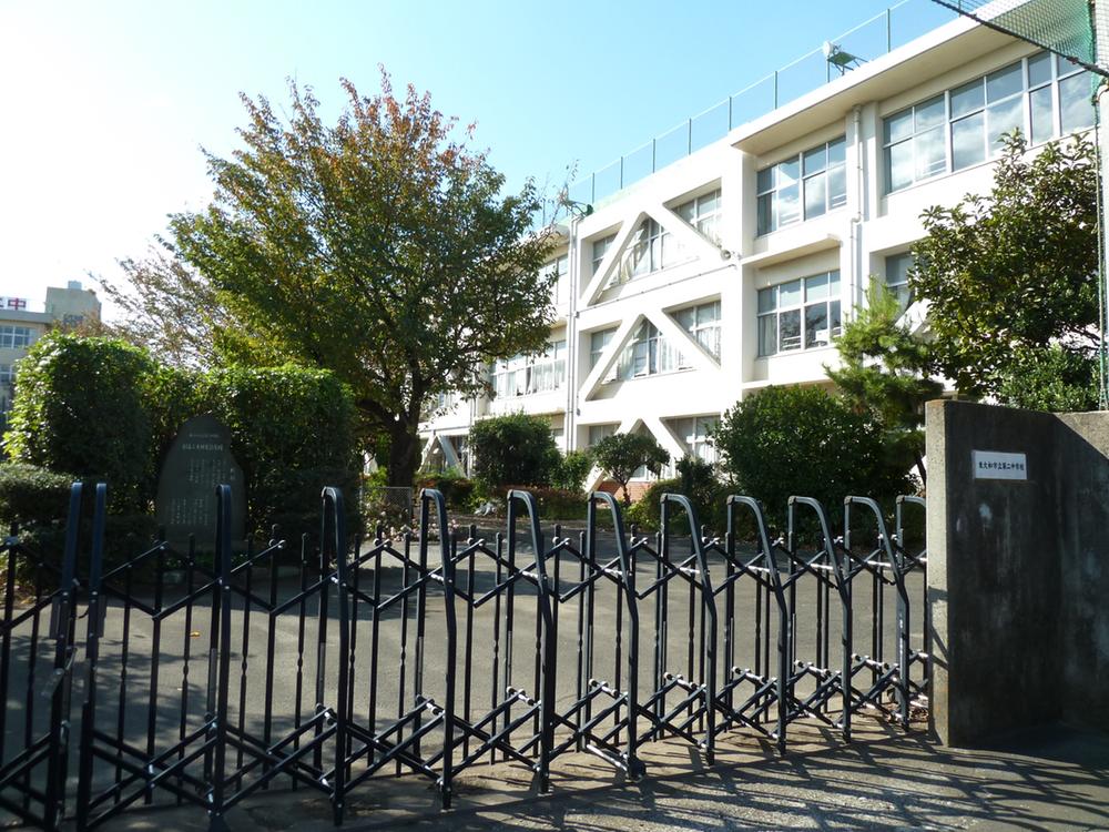 Junior high school. Higashiyamato 290m to stand second junior high school