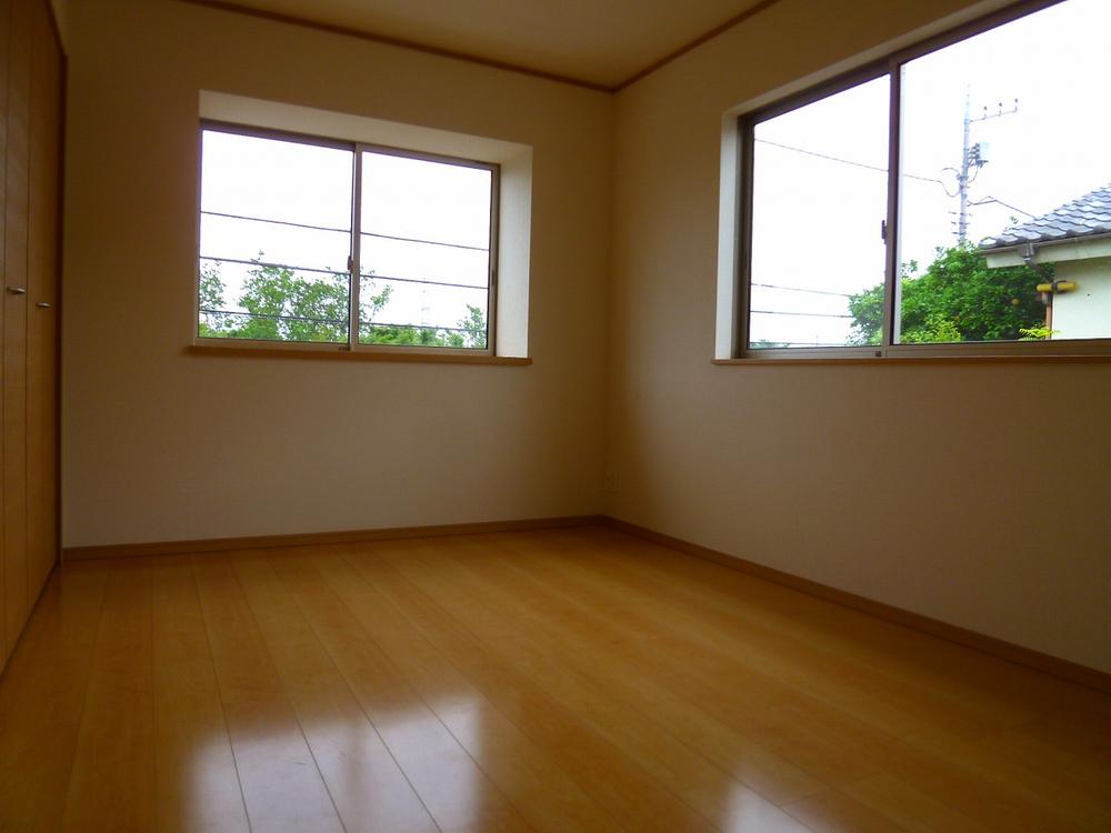 Same specifications photos (Other introspection). Same specifications room