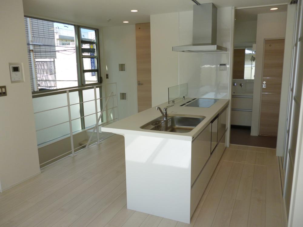 Kitchen. Counter type face-to-face kitchen the conversation lively, Of course, with a built-in dishwasher