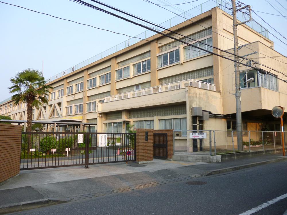 Primary school. Higashiyamato Municipal No. 2 133m up to elementary school