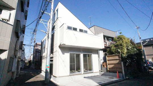 Local photos, including front road. Building appearance