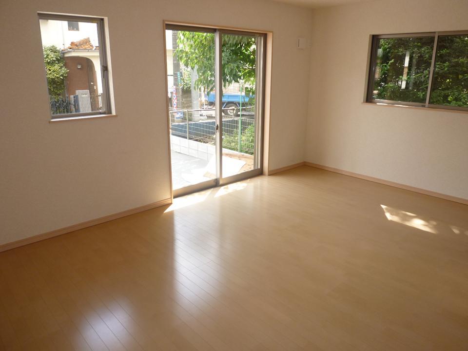 Same specifications photos (living). Same specifications