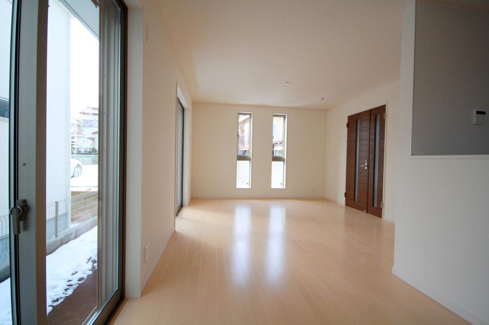 Same specifications photos (living). Seller construction cases