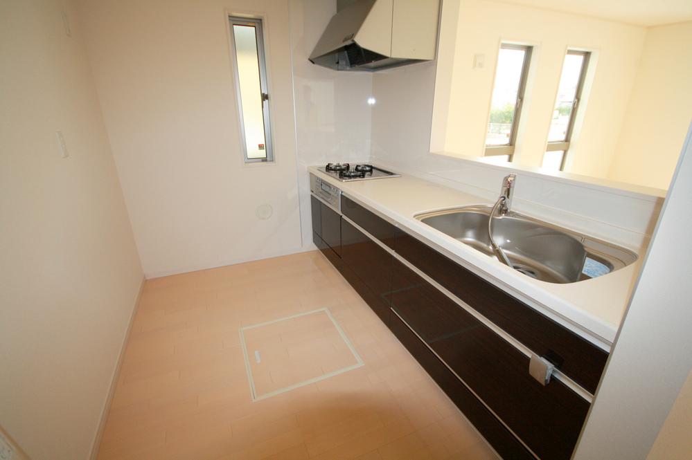 Same specifications photo (kitchen). Seller construction cases