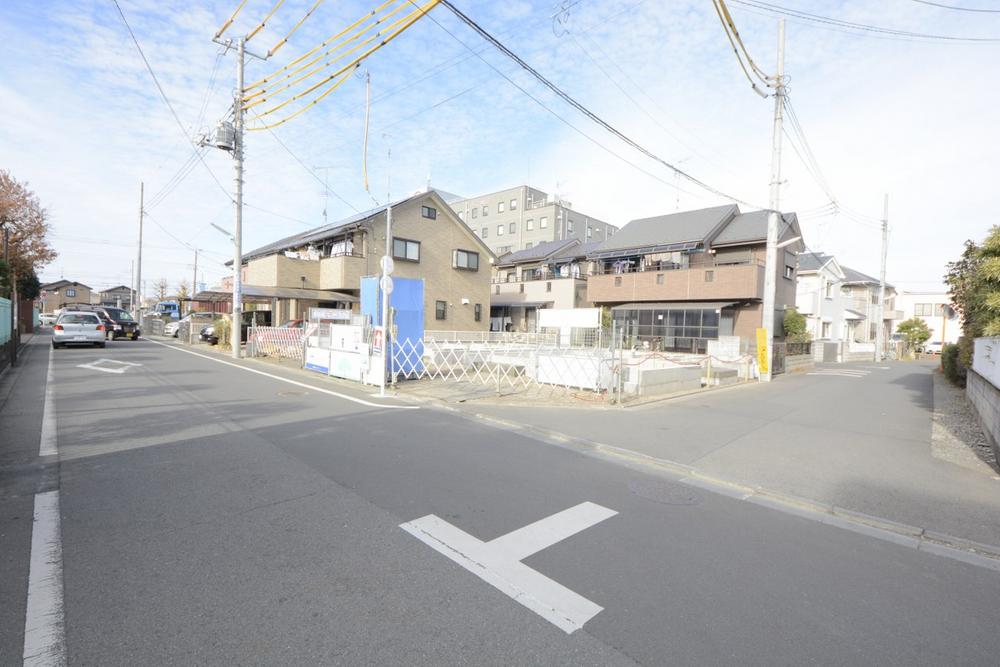 Local photos, including front road. Station 11 minutes' walk! Is a positive per well in the southeast corner lot. Local (12 May 2013) Shooting