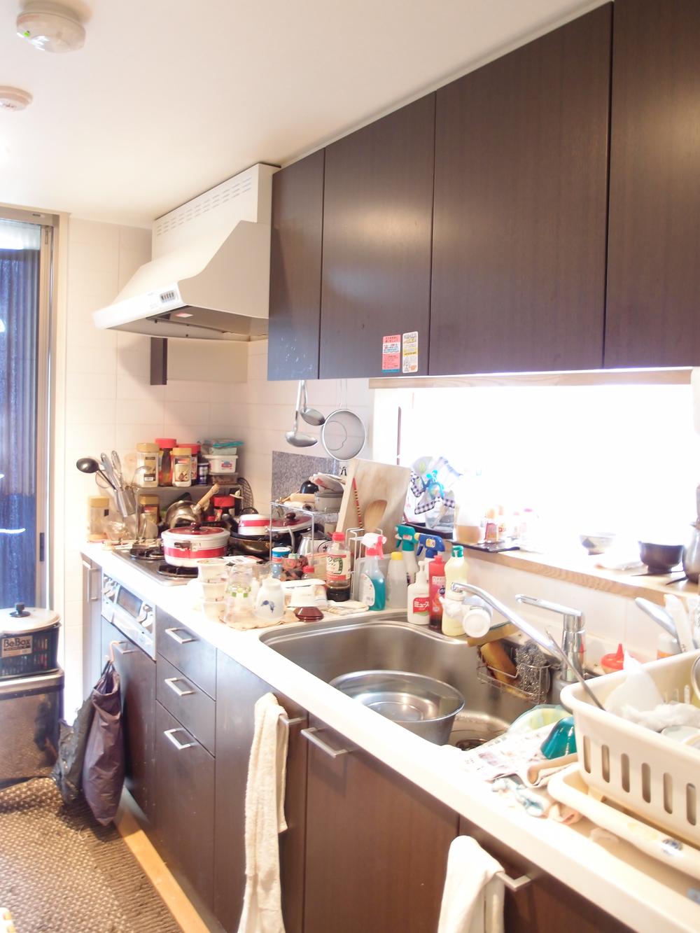 Kitchen. Indoor (10 May 2013) Shooting