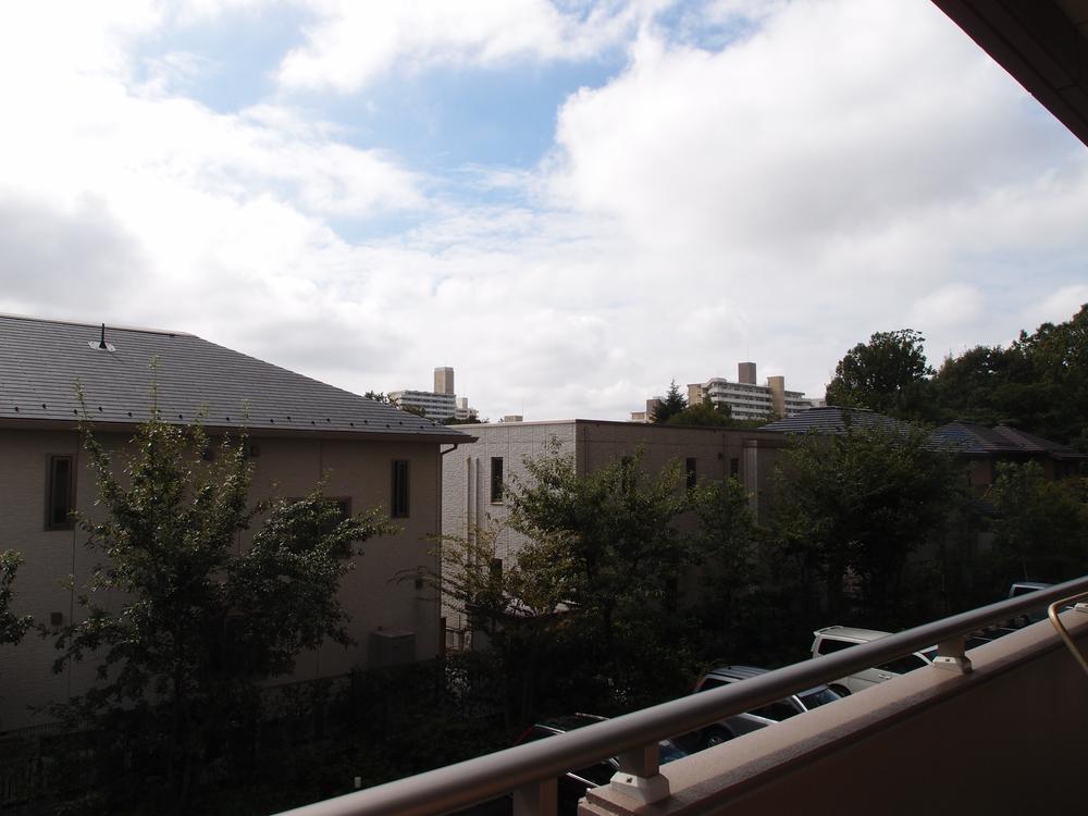 View photos from the dwelling unit. View from the site (October 2013) Shooting