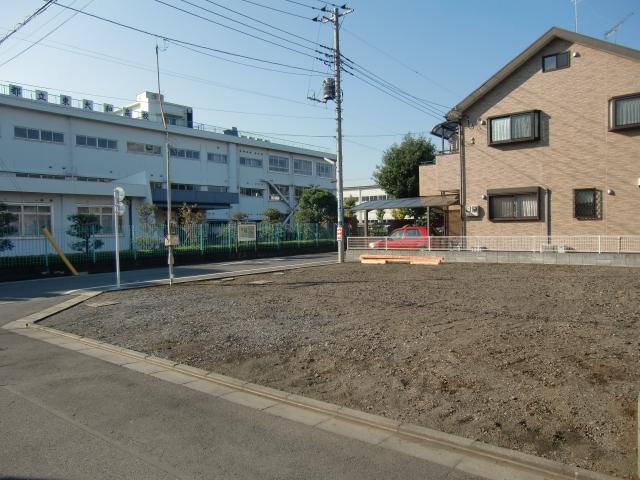 Local appearance photo. Local (11 May 2013) Shooting