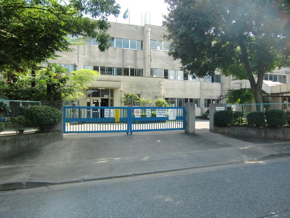 Primary school. Municipal 732m until the eighth elementary school