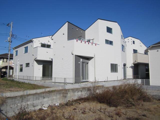 Local appearance photo. Local (11 May 2013) Shooting