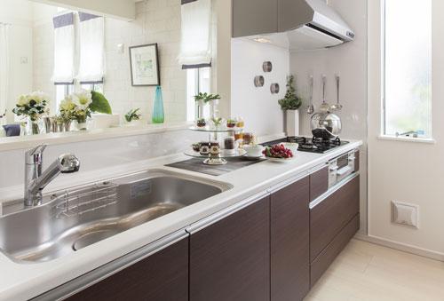 Kitchen. The face-to-face kitchen the conversation is lively, living ・ Arranged dining overlooking. Natural light from the window also bright and ventilation is also good. Going to be fun every day of housework also installed advanced equipment. (STAGE90 model house)