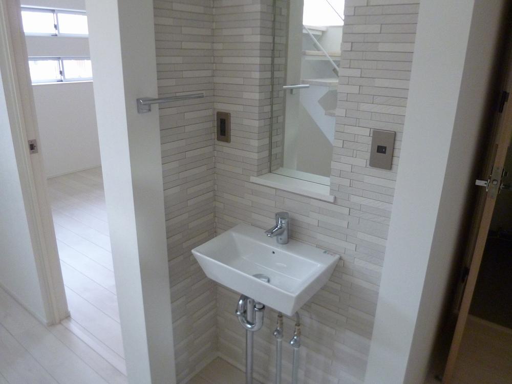 Other introspection. 1F Hand-wash