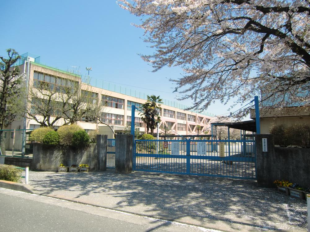 Primary school. Higashiyamato Municipal fifth to elementary school 1310m