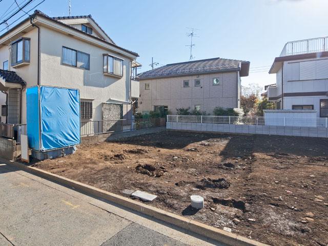 Local photos, including front road. A vaulted ceiling and a loft room house site (December 2013), full of smiles of popular family to children shooting