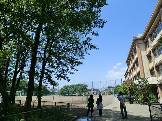 Junior high school. Higashiyamato 851m to stand third junior high school