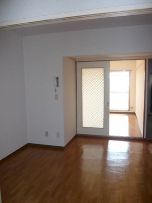 Living and room. Room 1