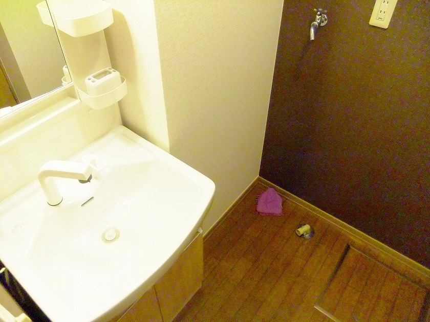 Washroom. Washstand was replaced with a new one (^ v ^)