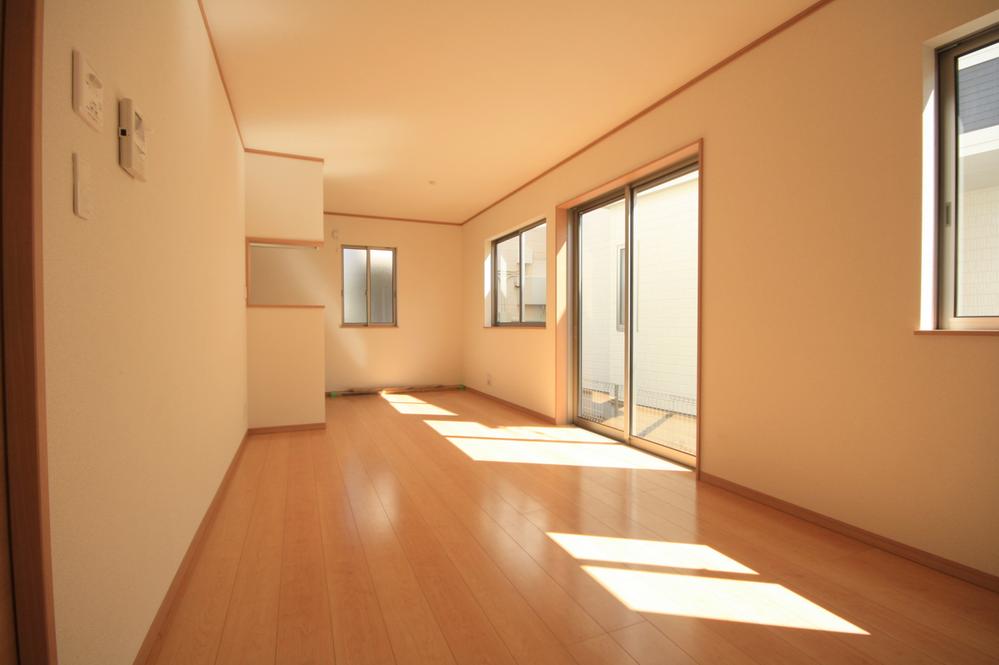 Same specifications photos (living). Example of construction