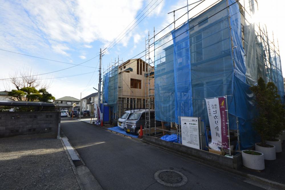 Local photos, including front road. It is currently under construction! Local (12 May 2013) Shooting