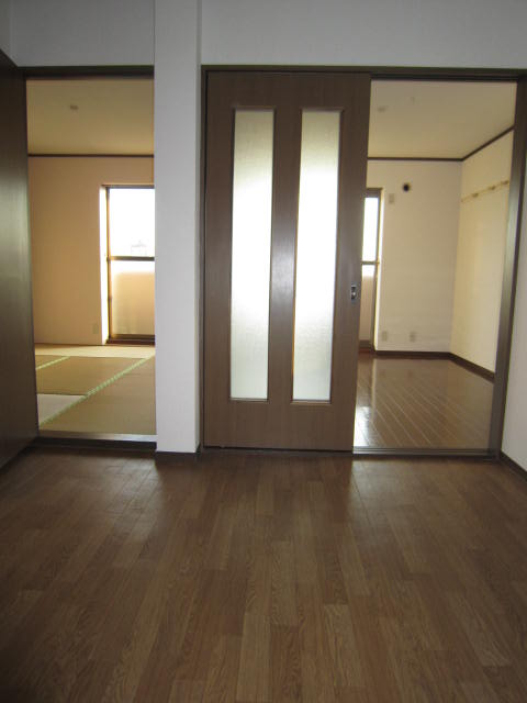 Living and room. Japanese and Western is a good floor plan easy to use between the two