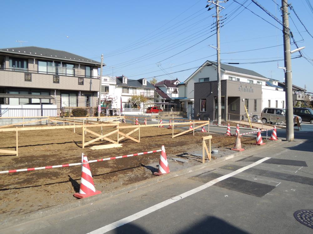 Local photos, including front road. Local (12 May 2013) Shooting