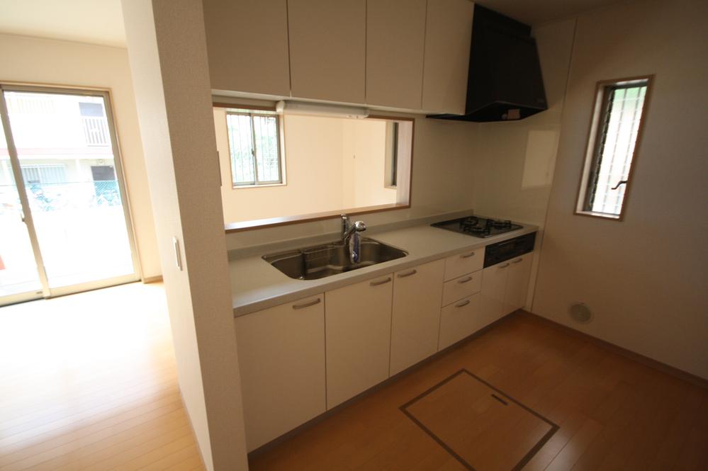Same specifications photo (kitchen). Seller construction cases