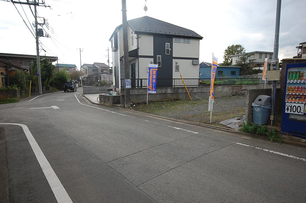 Local photos, including front road. Local (11 May 2013) Shooting