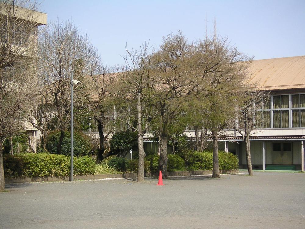 Junior high school. Higashiyamato 1990m to stand first junior high school