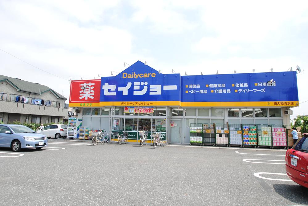 Drug store. 500m to Seijo