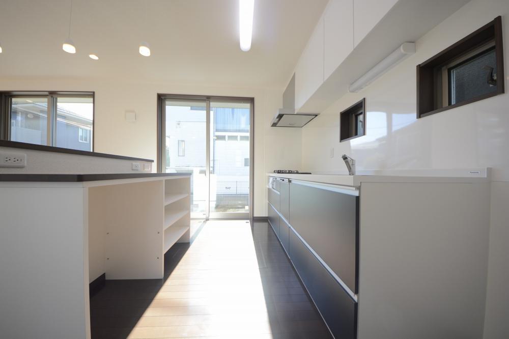 Kitchen. With counter in the kitchen!