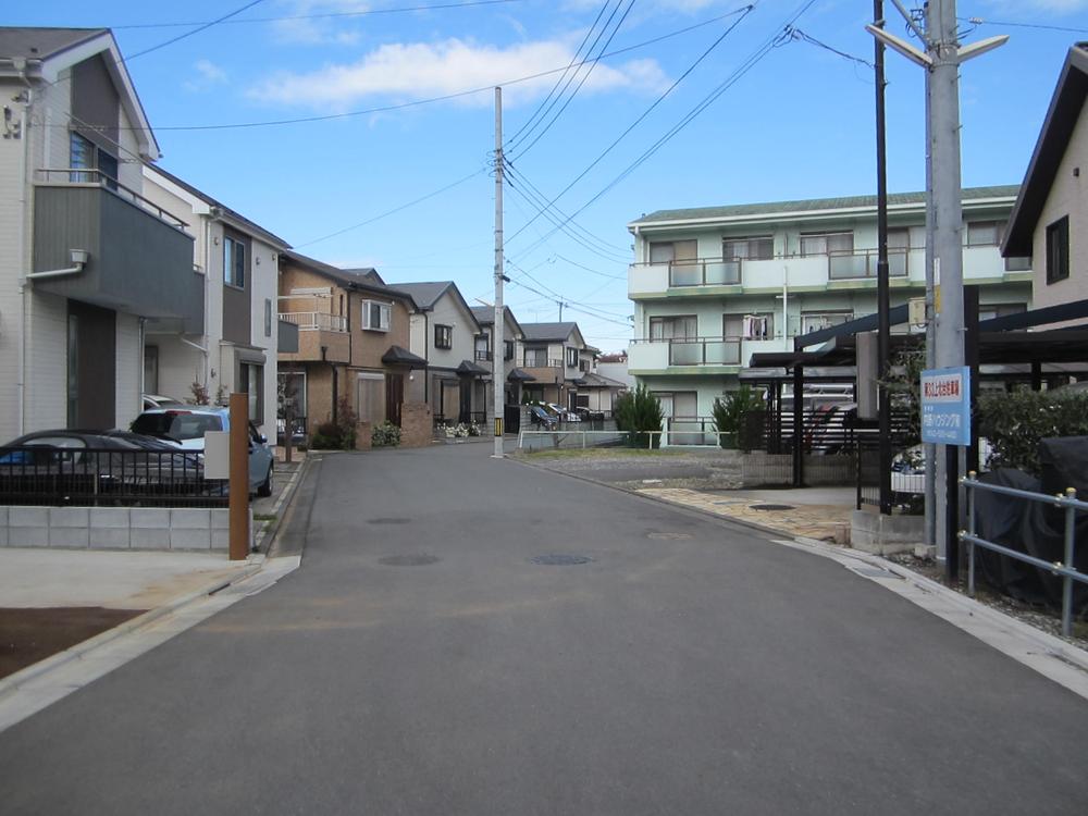 Local photos, including front road. Local (11 May 2013) Shooting